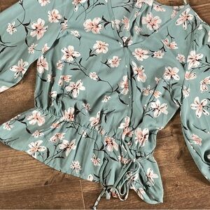 ✨HP✨| Sienna Sky | Floral Shirt